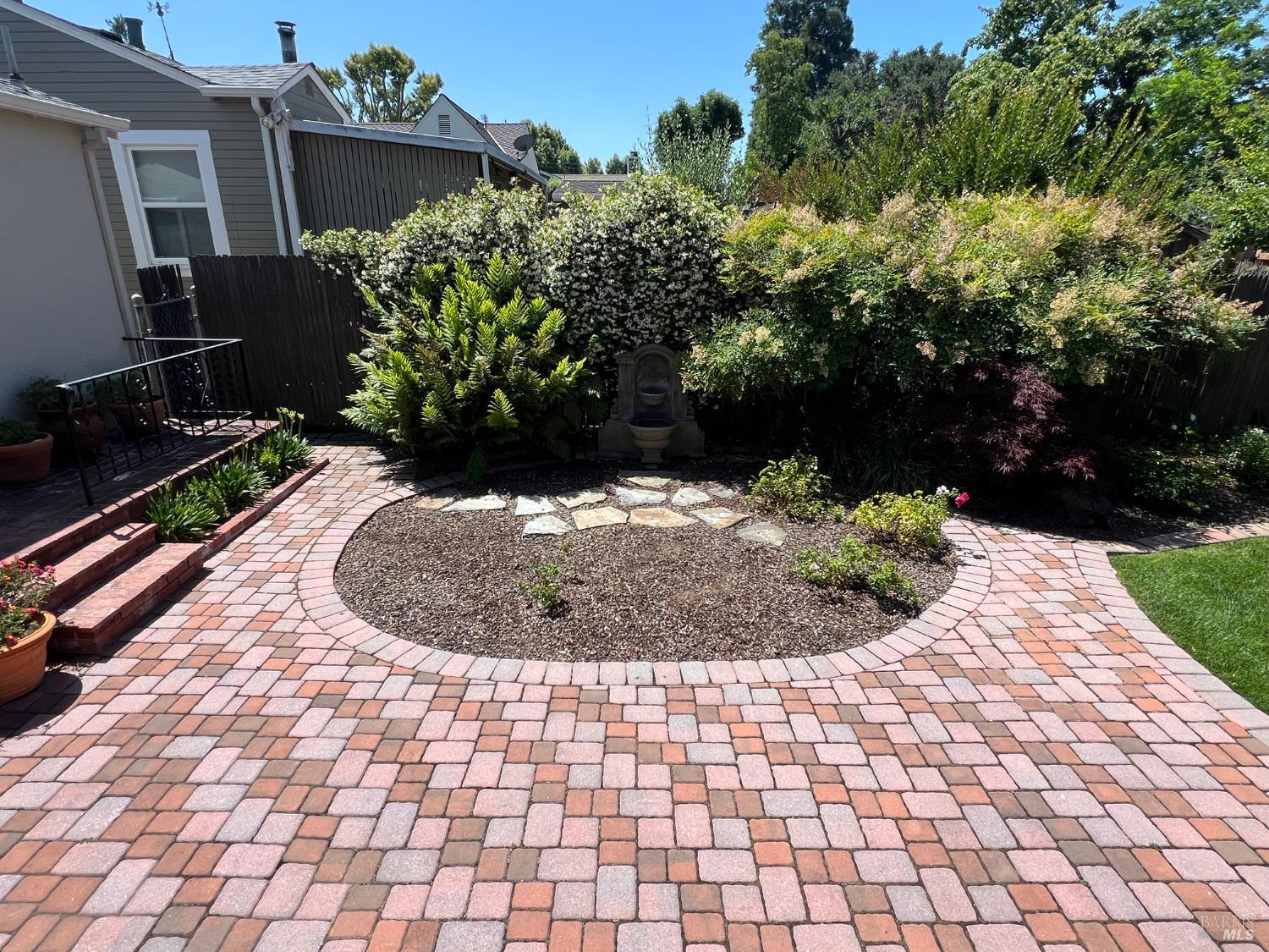 Banks Avenue, Napa, California image 31