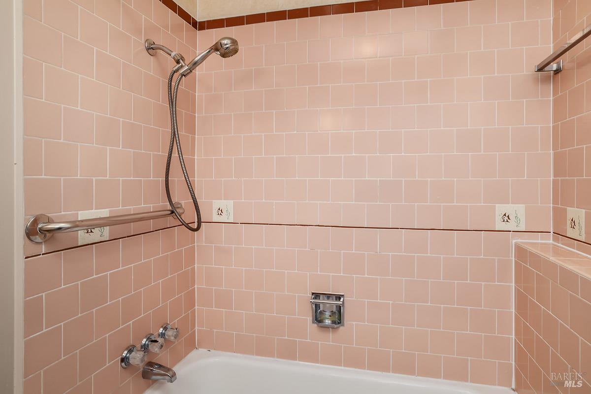 Detail Gallery Image 12 of 24 For 8 Crescent Ct, Woodacre,  CA 94973 - 3 Beds | 1 Baths