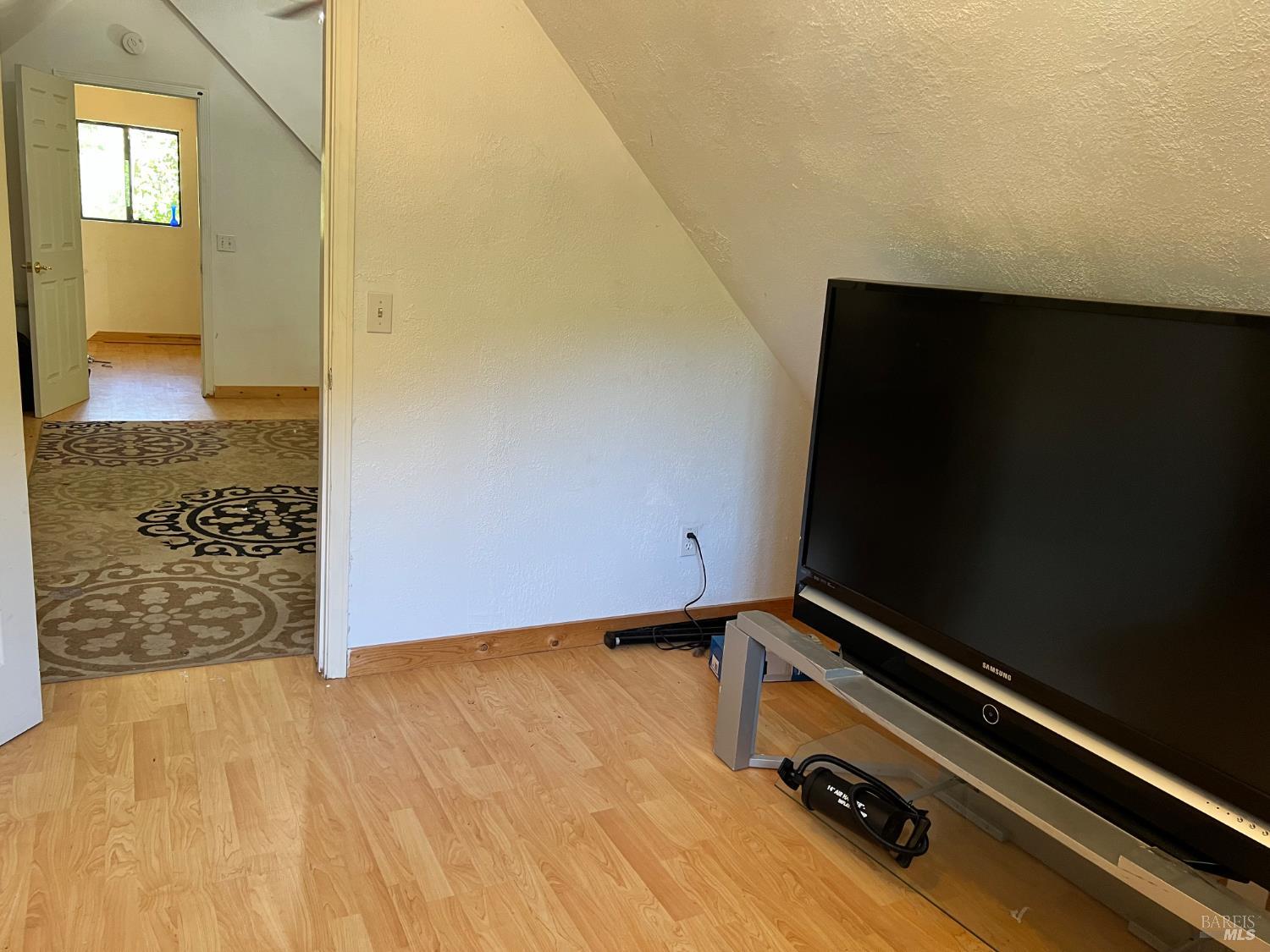 Detail Gallery Image 18 of 23 For 9826 Meadow Dr, Cobb,  CA 95426 - 3 Beds | 2 Baths