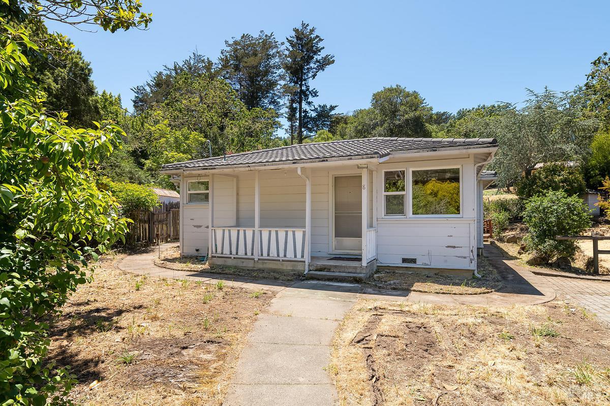 Detail Gallery Image 2 of 24 For 8 Crescent Ct, Woodacre,  CA 94973 - 3 Beds | 1 Baths