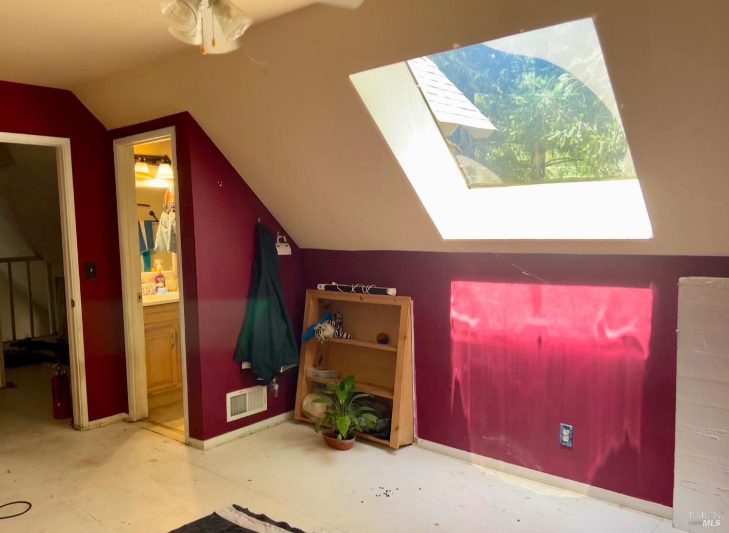 Detail Gallery Image 9 of 23 For 9826 Meadow Dr, Cobb,  CA 95426 - 3 Beds | 2 Baths
