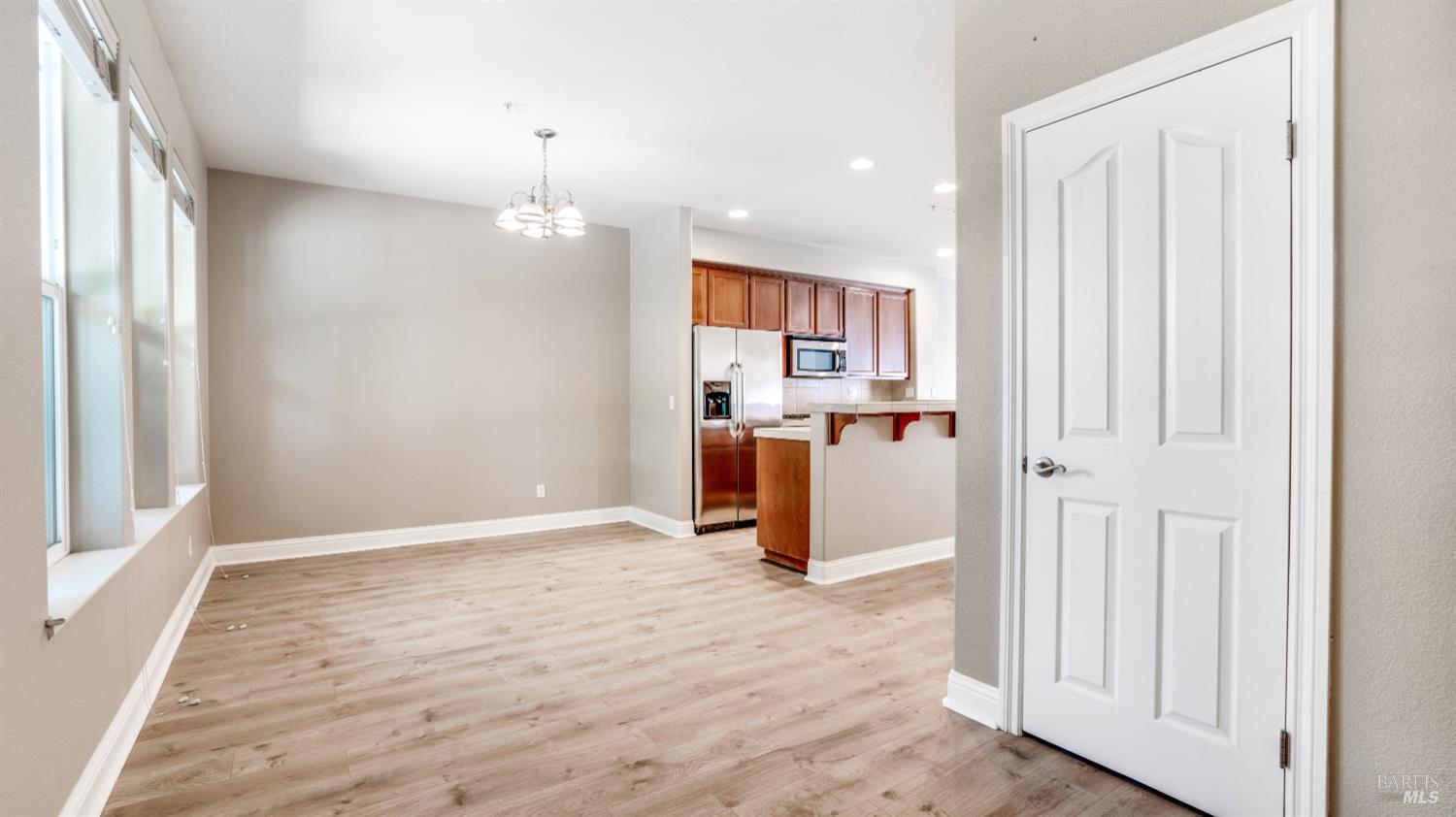 Detail Gallery Image 6 of 38 For 9149 Windsor Rd, Windsor,  CA 95492 - 3 Beds | 2/1 Baths