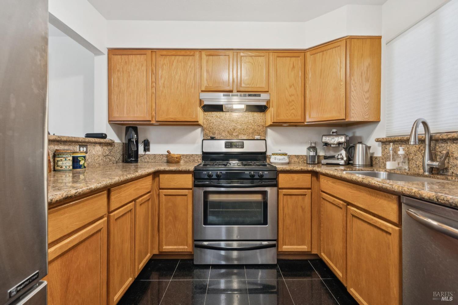 Detail Gallery Image 23 of 46 For 35 Buckelew St, Sausalito,  CA 94965 - 3 Beds | 2 Baths
