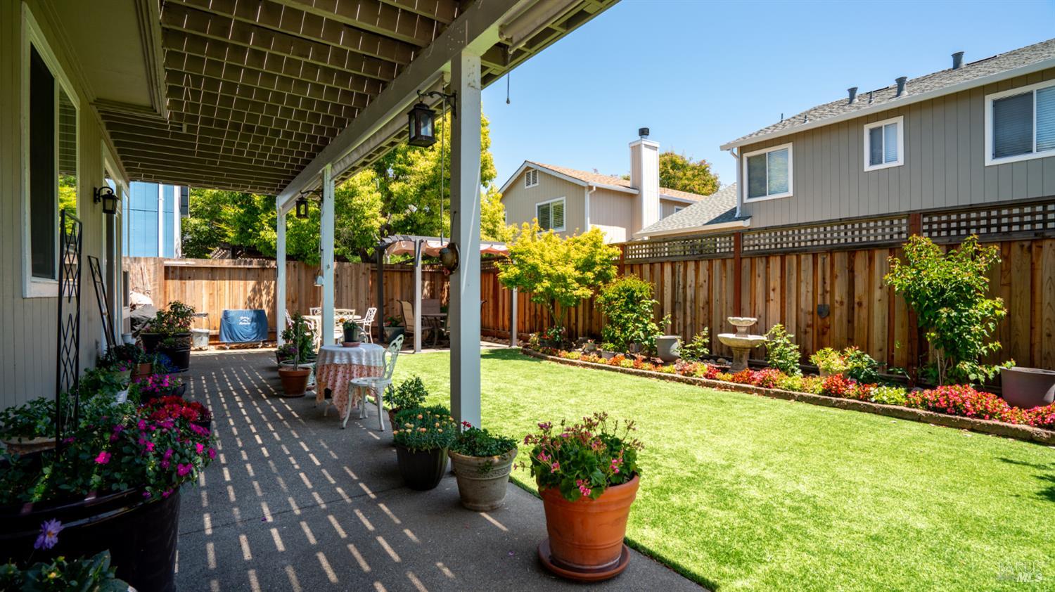 Detail Gallery Image 30 of 34 For 1205 Mateo Dr, Rohnert Park,  CA 94928 - 3 Beds | 2/1 Baths