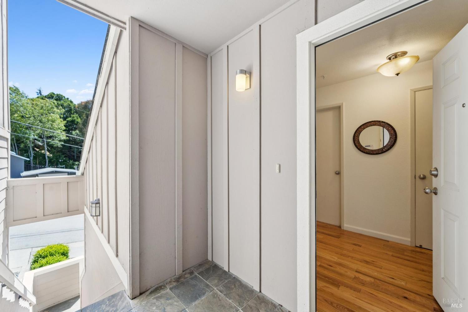 Detail Gallery Image 5 of 46 For 35 Buckelew St, Sausalito,  CA 94965 - 3 Beds | 2 Baths