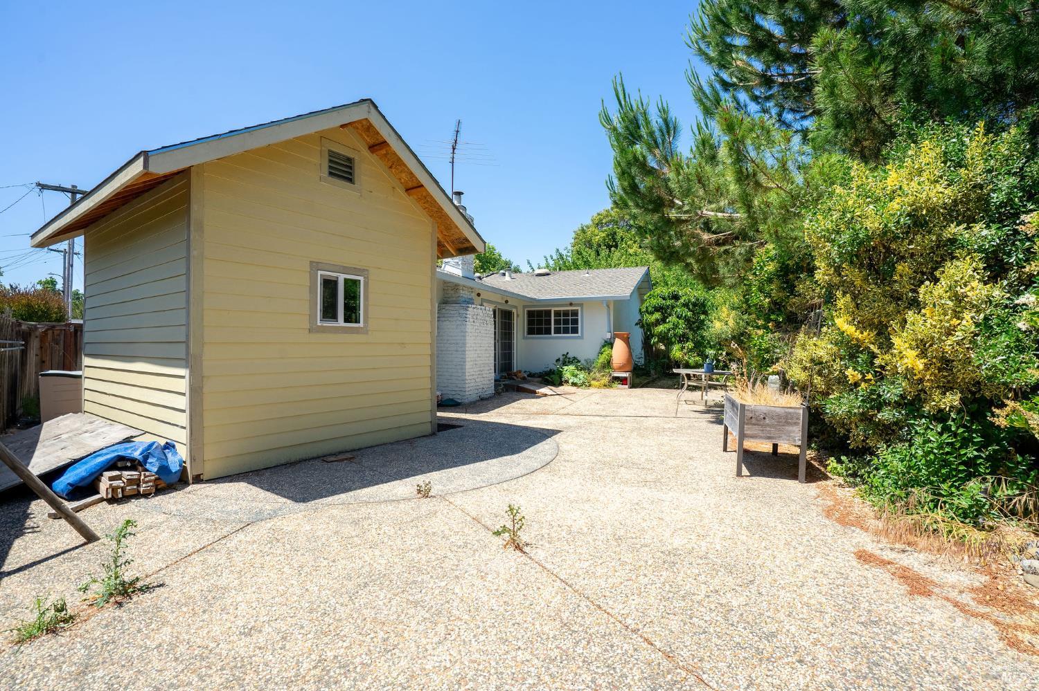 Detail Gallery Image 4 of 79 For 1736 Ensenada Ct, Santa Rosa,  CA 95401 - 3 Beds | 2 Baths
