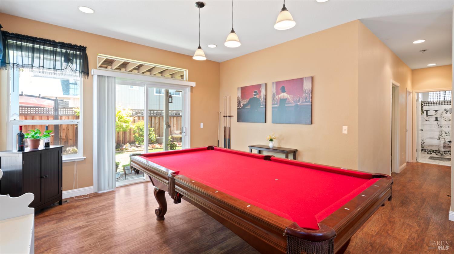 Detail Gallery Image 26 of 34 For 1205 Mateo Dr, Rohnert Park,  CA 94928 - 3 Beds | 2/1 Baths