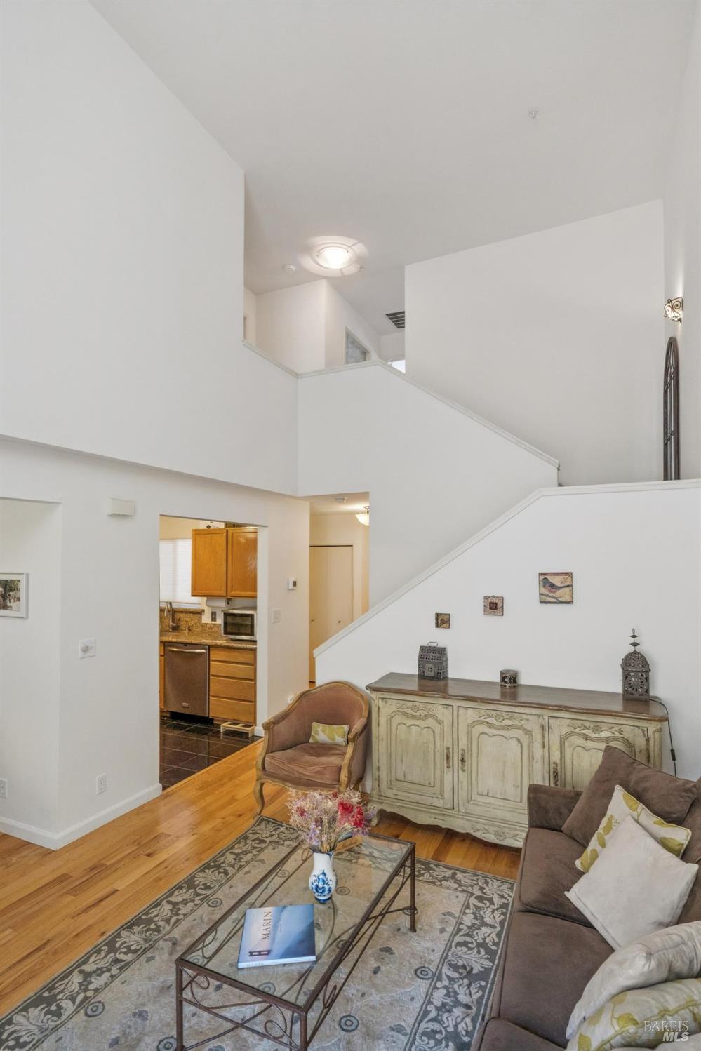 Detail Gallery Image 8 of 46 For 35 Buckelew St, Sausalito,  CA 94965 - 3 Beds | 2 Baths