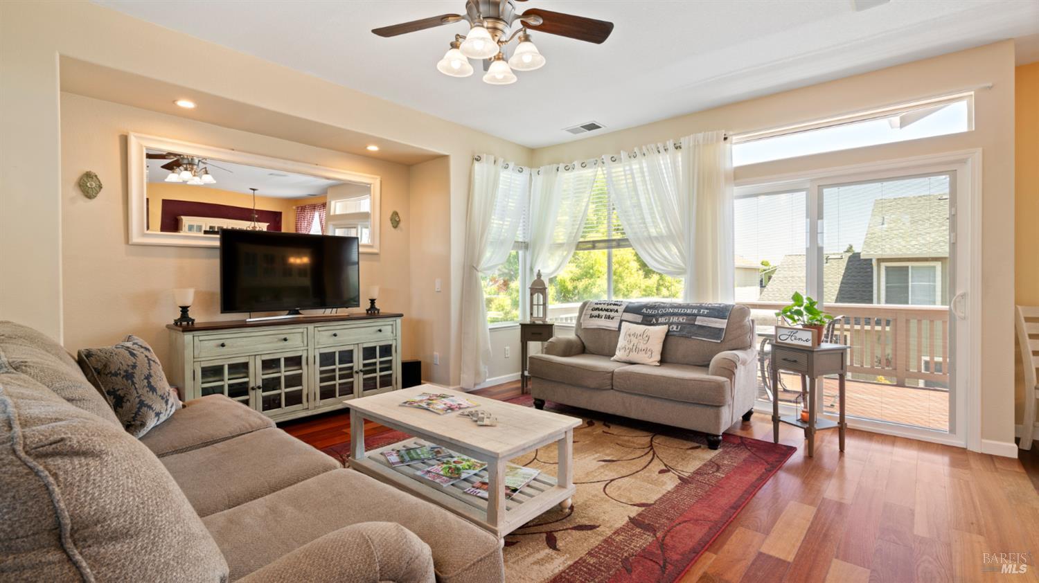 Detail Gallery Image 6 of 34 For 1205 Mateo Dr, Rohnert Park,  CA 94928 - 3 Beds | 2/1 Baths