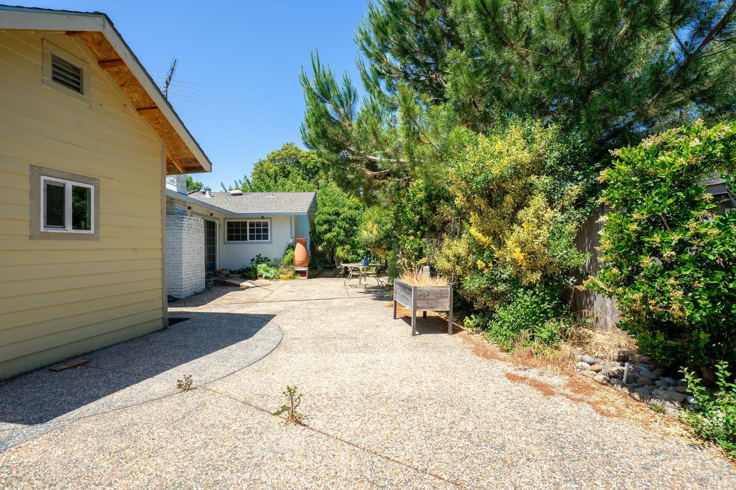 Detail Gallery Image 21 of 79 For 1736 Ensenada Ct, Santa Rosa,  CA 95401 - 3 Beds | 2 Baths