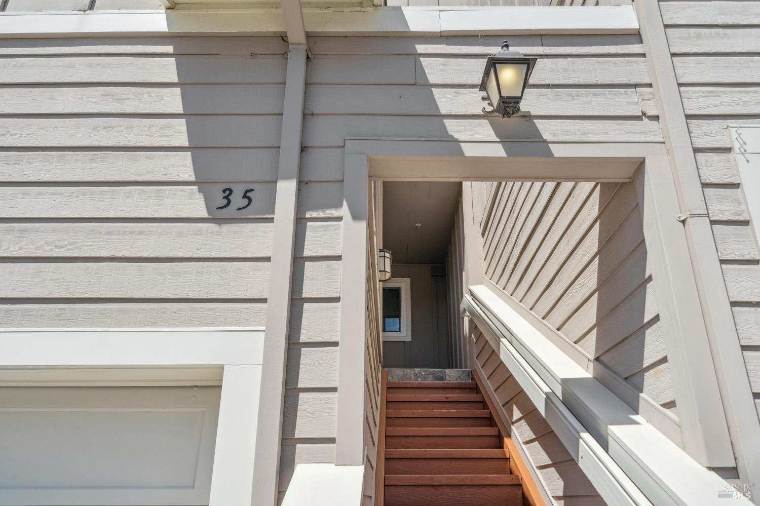 Detail Gallery Image 4 of 46 For 35 Buckelew St, Sausalito,  CA 94965 - 3 Beds | 2 Baths
