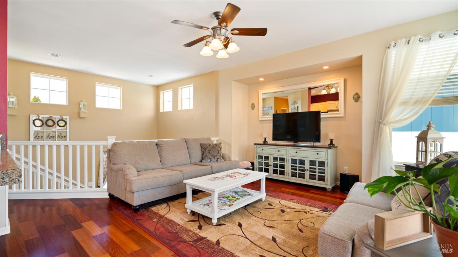 Detail Gallery Image 7 of 34 For 1205 Mateo Dr, Rohnert Park,  CA 94928 - 3 Beds | 2/1 Baths