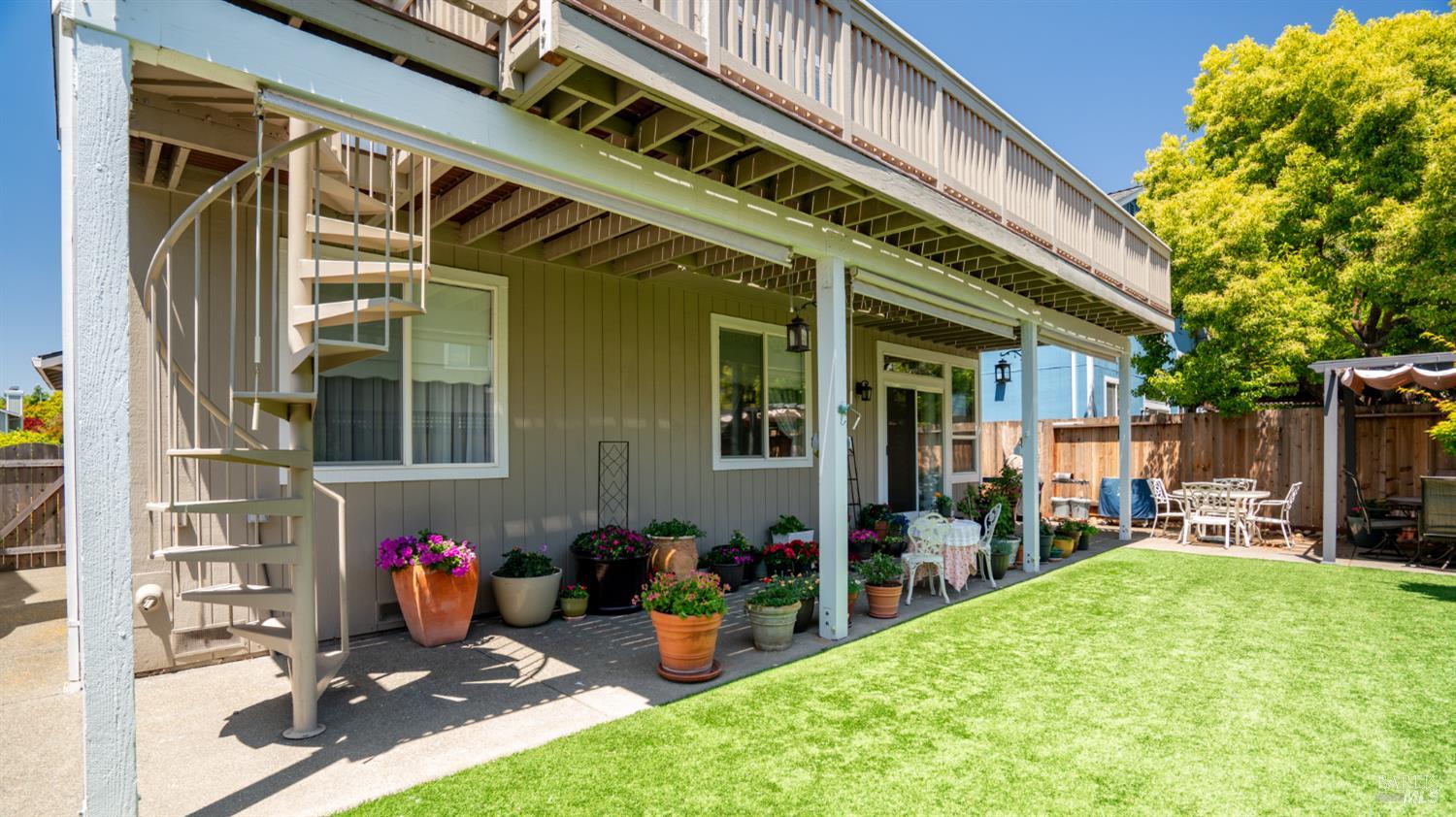 Detail Gallery Image 33 of 34 For 1205 Mateo Dr, Rohnert Park,  CA 94928 - 3 Beds | 2/1 Baths