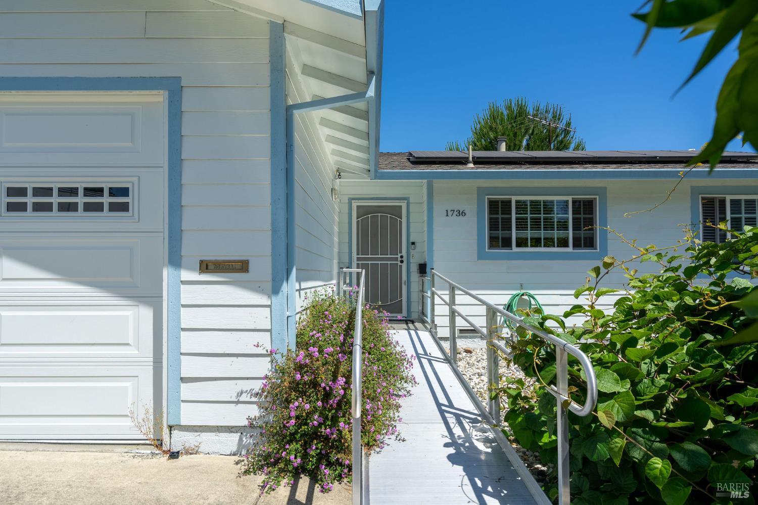 Detail Gallery Image 3 of 79 For 1736 Ensenada Ct, Santa Rosa,  CA 95401 - 3 Beds | 2 Baths
