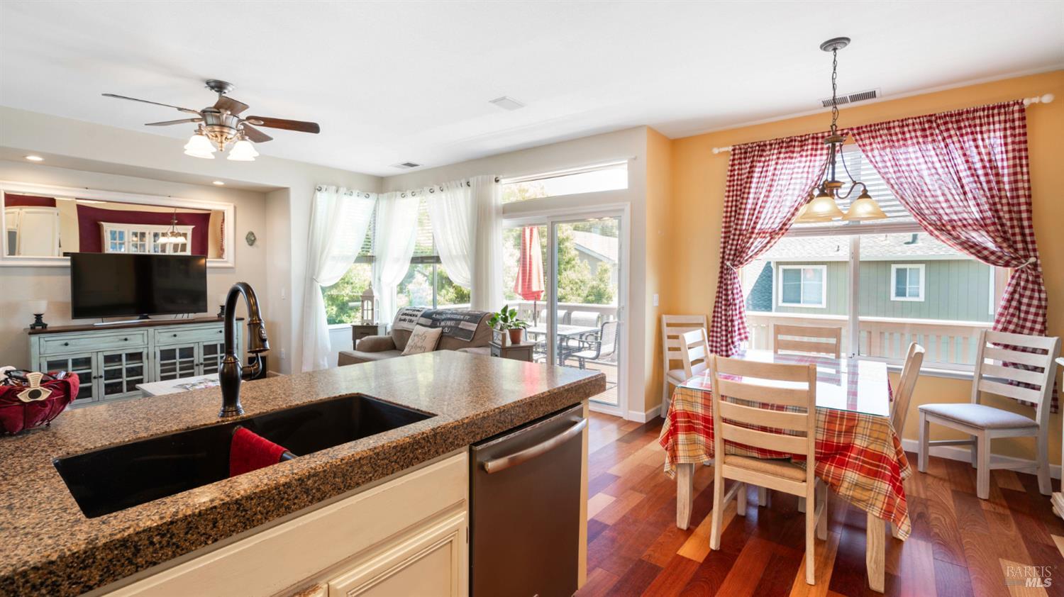 Detail Gallery Image 12 of 34 For 1205 Mateo Dr, Rohnert Park,  CA 94928 - 3 Beds | 2/1 Baths