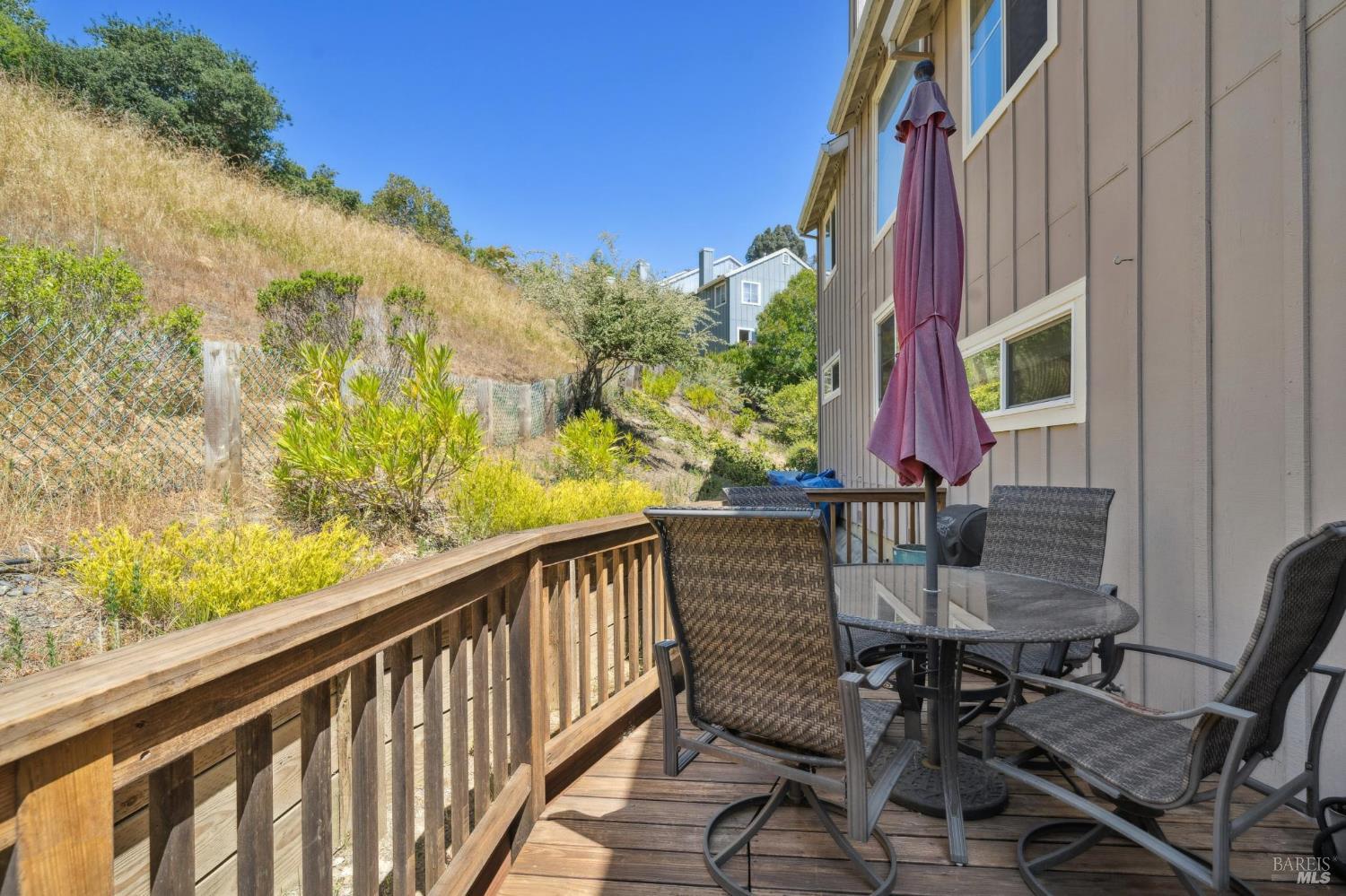 Detail Gallery Image 13 of 46 For 35 Buckelew St, Sausalito,  CA 94965 - 3 Beds | 2 Baths