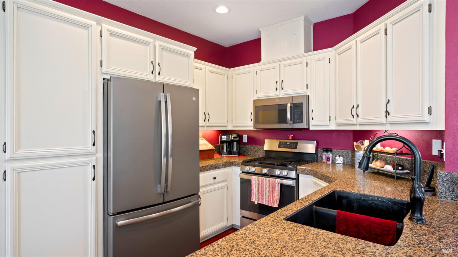 Detail Gallery Image 11 of 34 For 1205 Mateo Dr, Rohnert Park,  CA 94928 - 3 Beds | 2/1 Baths