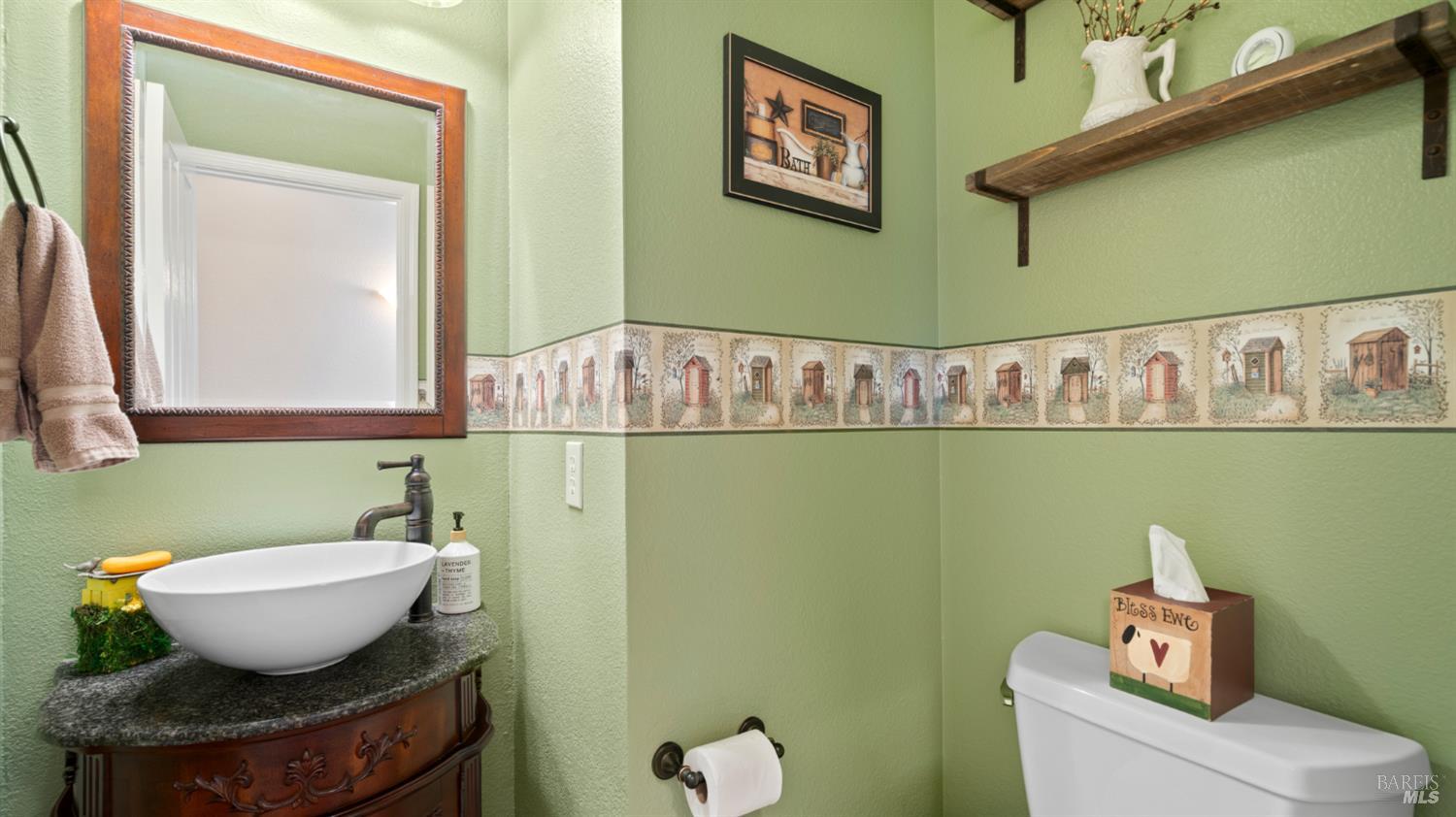 Detail Gallery Image 13 of 34 For 1205 Mateo Dr, Rohnert Park,  CA 94928 - 3 Beds | 2/1 Baths