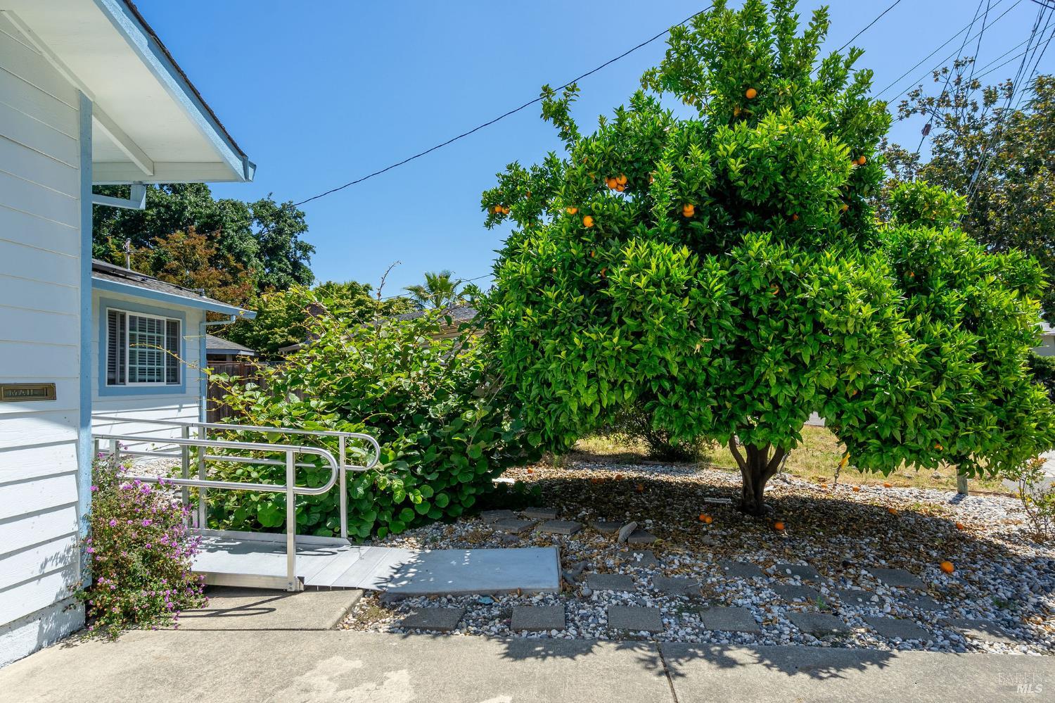 Detail Gallery Image 11 of 79 For 1736 Ensenada Ct, Santa Rosa,  CA 95401 - 3 Beds | 2 Baths
