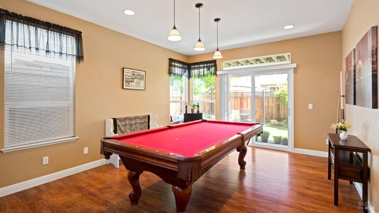 Detail Gallery Image 25 of 34 For 1205 Mateo Dr, Rohnert Park,  CA 94928 - 3 Beds | 2/1 Baths
