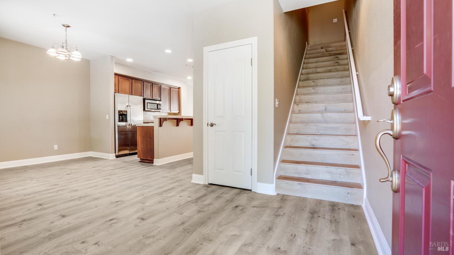 Detail Gallery Image 5 of 38 For 9149 Windsor Rd, Windsor,  CA 95492 - 3 Beds | 2/1 Baths