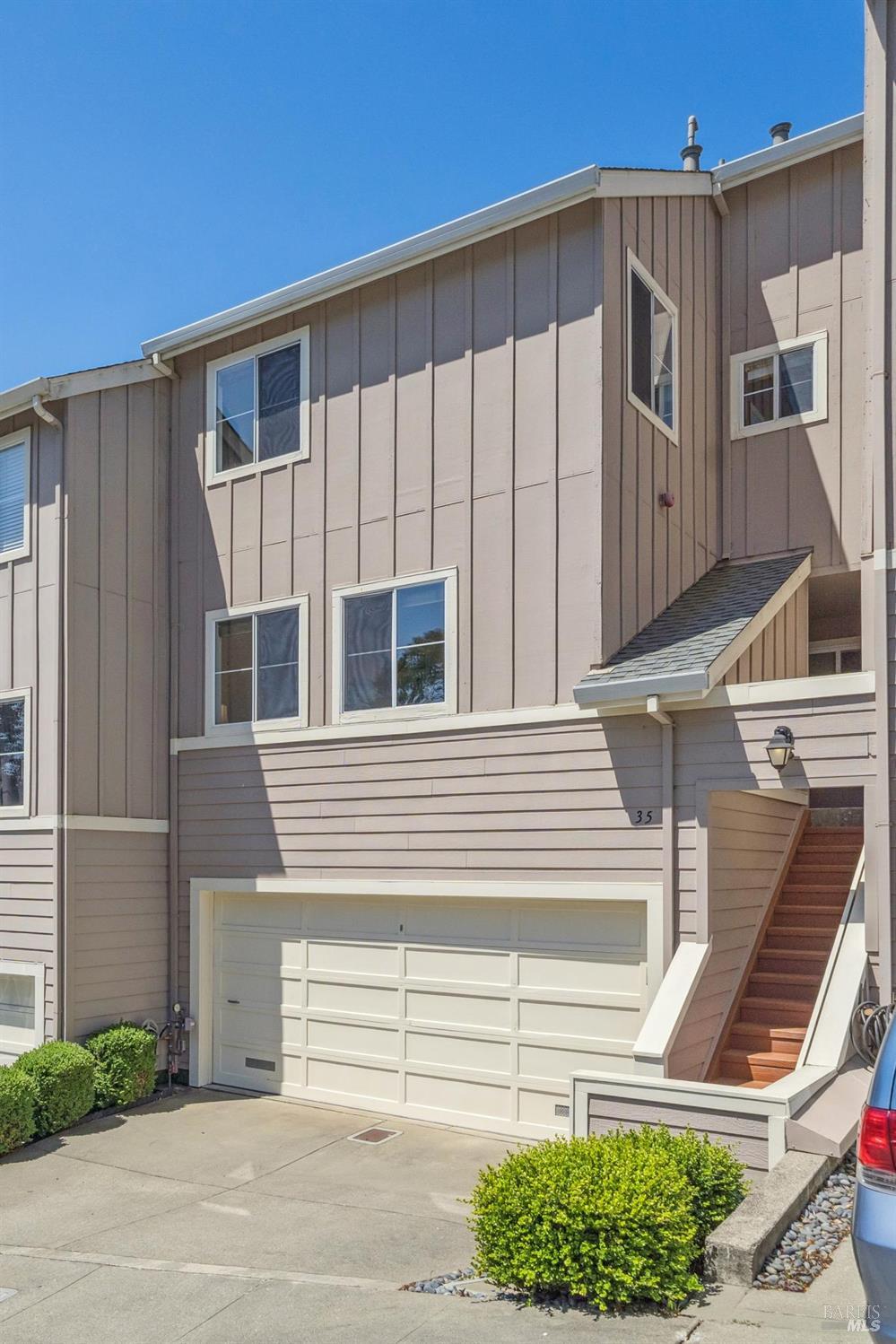 Detail Gallery Image 3 of 46 For 35 Buckelew St, Sausalito,  CA 94965 - 3 Beds | 2 Baths
