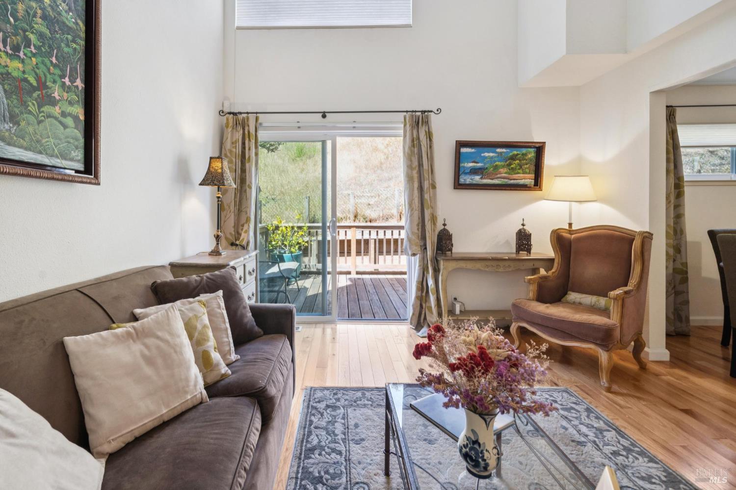 Detail Gallery Image 11 of 46 For 35 Buckelew St, Sausalito,  CA 94965 - 3 Beds | 2 Baths