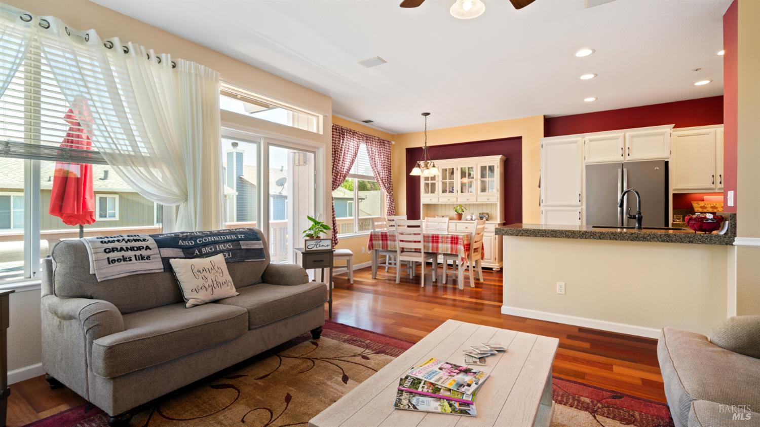 Detail Gallery Image 8 of 34 For 1205 Mateo Dr, Rohnert Park,  CA 94928 - 3 Beds | 2/1 Baths