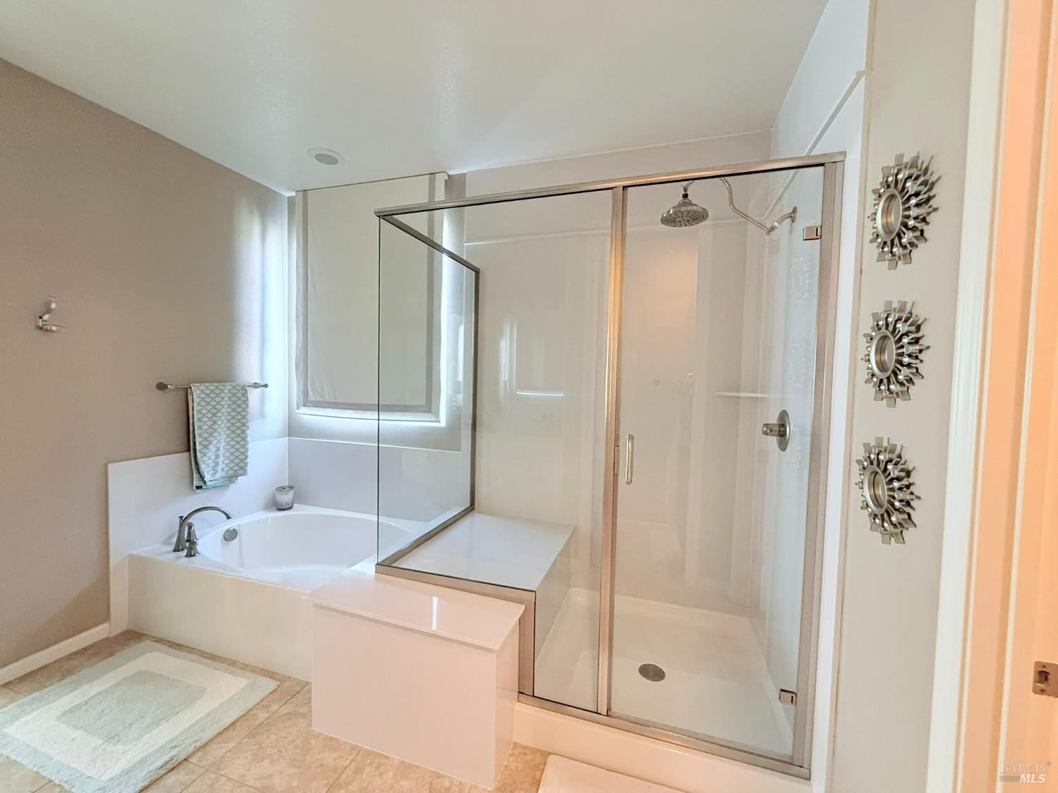 Detail Gallery Image 12 of 16 For 873 Saratoga Dr, Napa,  CA 94559 - 4 Beds | 3 Baths