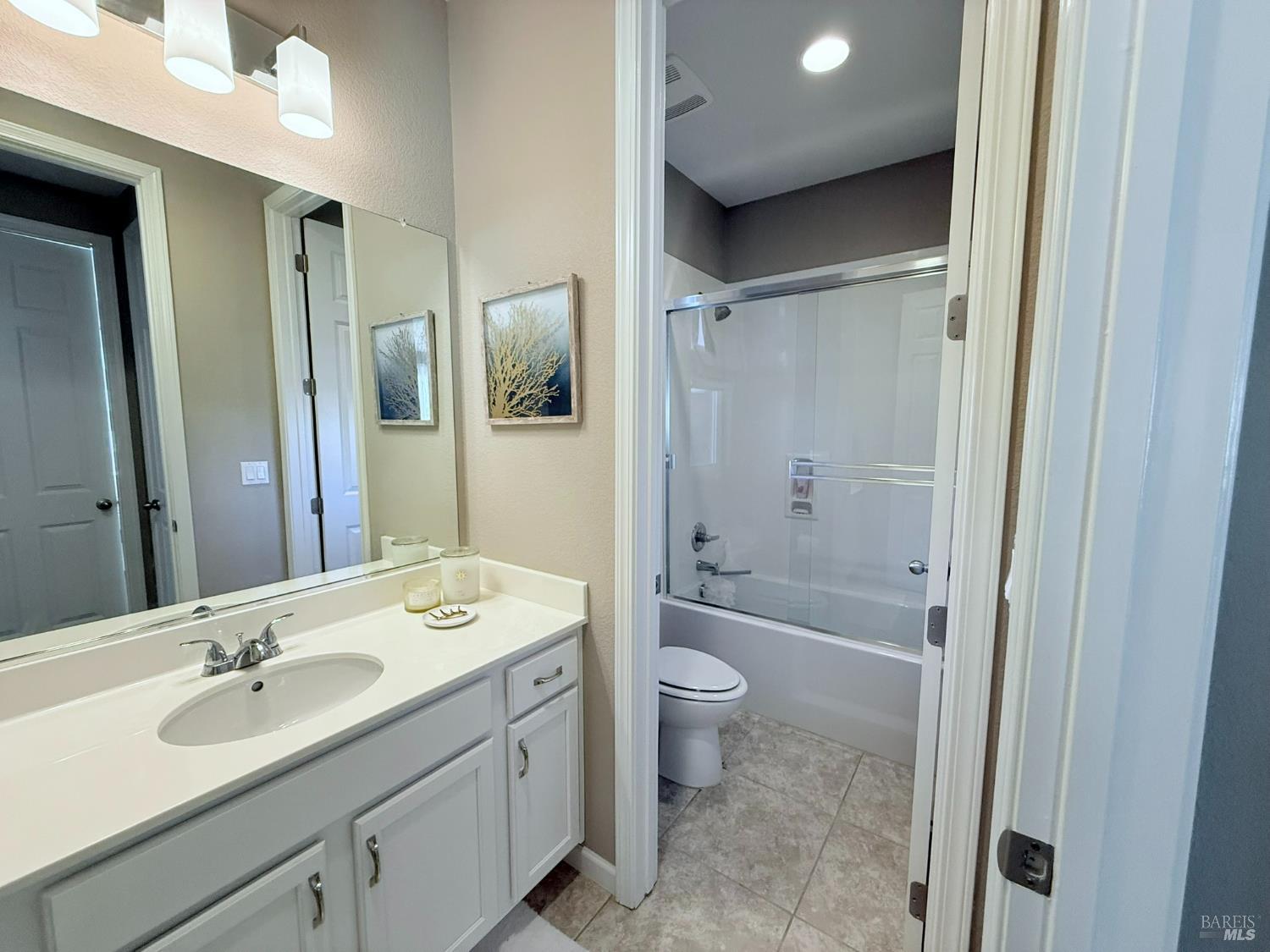 Detail Gallery Image 15 of 16 For 873 Saratoga Dr, Napa,  CA 94559 - 4 Beds | 3 Baths