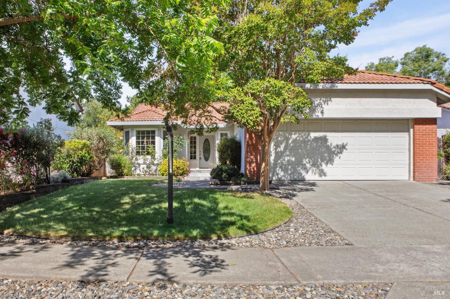 Detail Gallery Image 1 of 1 For 229 Buena Tierra Way, Windsor,  CA 95492 - 3 Beds | 2 Baths