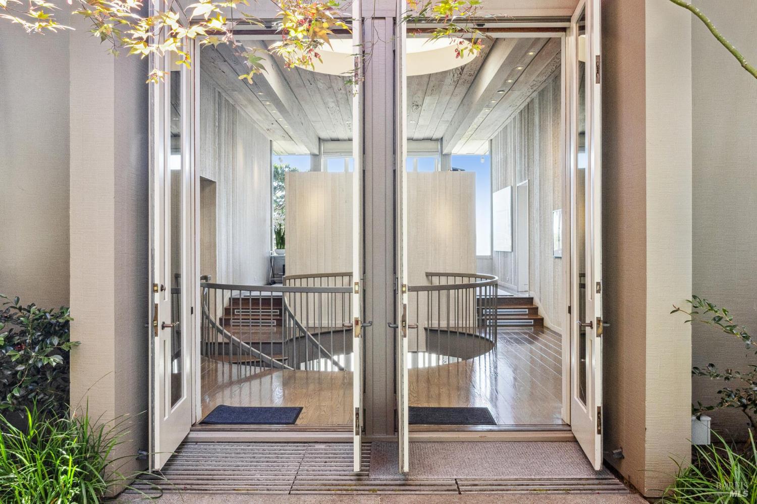 Detail Gallery Image 20 of 99 For 83 Mount Tiburon Rd, Tiburon,  CA 94920 - 6 Beds | 5/1 Baths