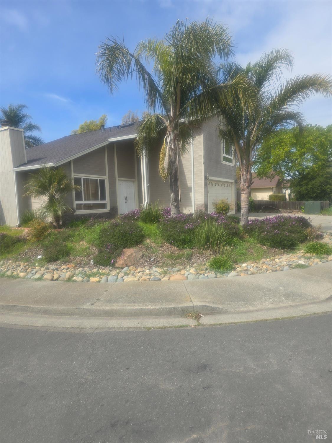 Detail Gallery Image 3 of 31 For 900 Bluejay Dr, Suisun City,  CA 94585 - 4 Beds | 2/1 Baths