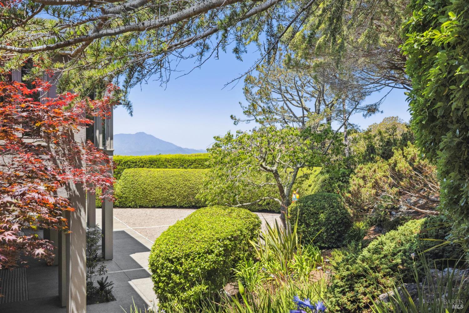 Detail Gallery Image 19 of 99 For 83 Mount Tiburon Rd, Tiburon,  CA 94920 - 6 Beds | 5/1 Baths