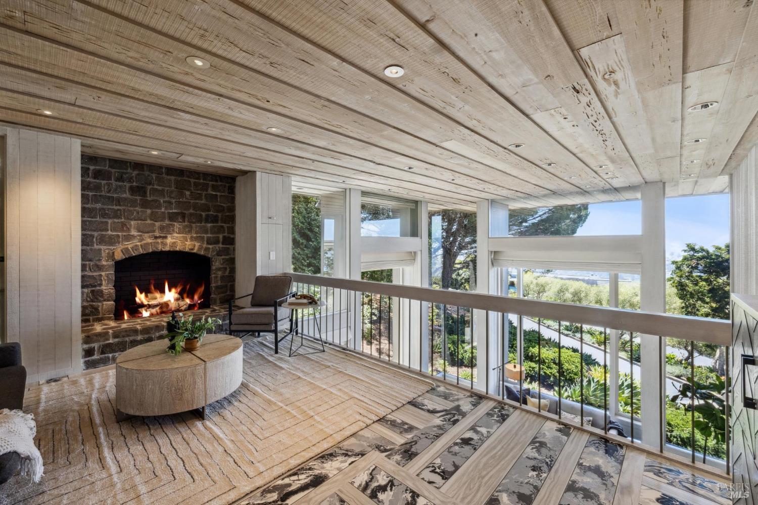 Detail Gallery Image 14 of 99 For 83 Mount Tiburon Rd, Tiburon,  CA 94920 - 6 Beds | 5/1 Baths
