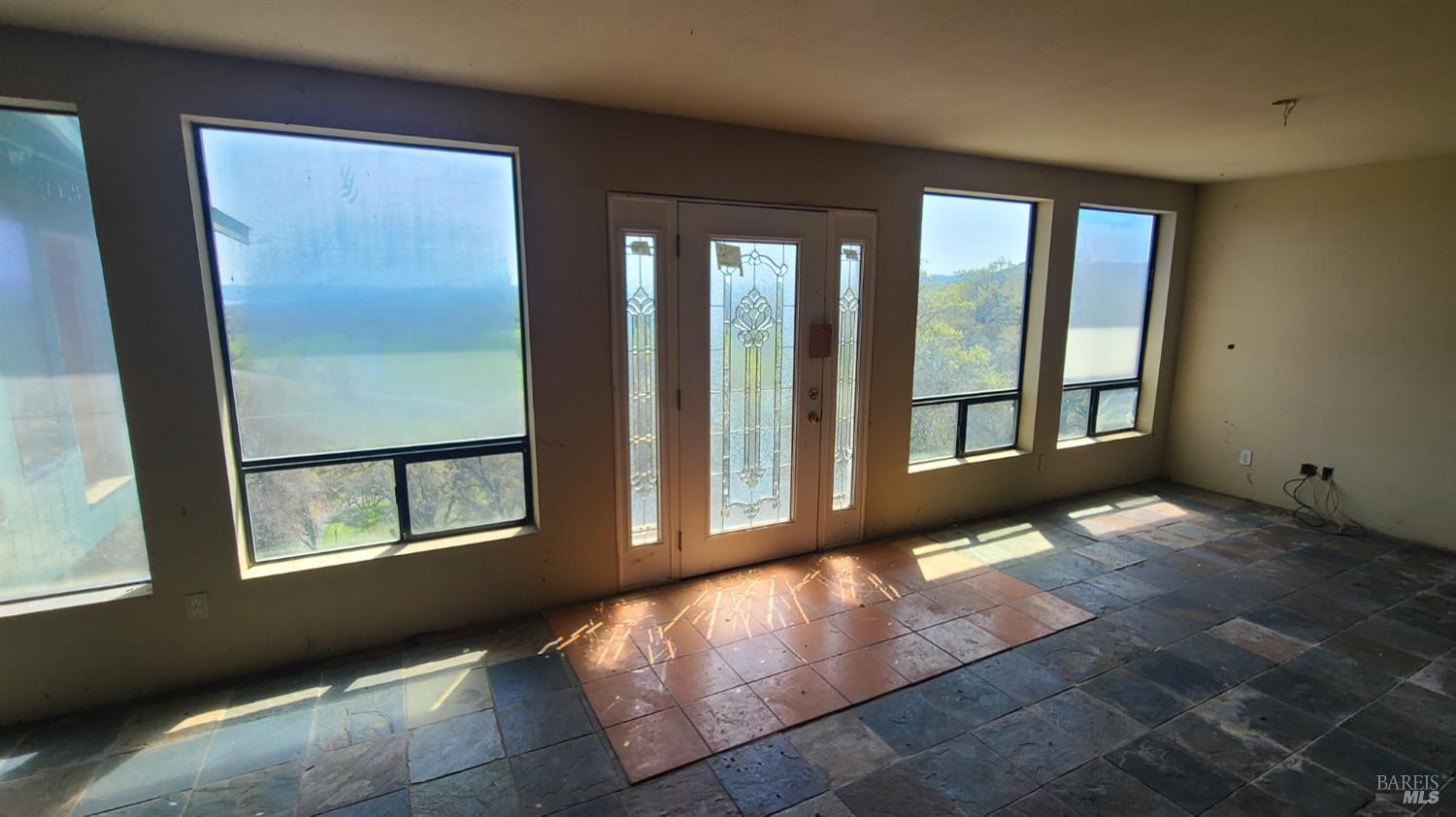 Detail Gallery Image 14 of 45 For 9176 Upper Lake Lucerne Rd, Upper Lake,  CA 95485 - 8 Beds | 6 Baths
