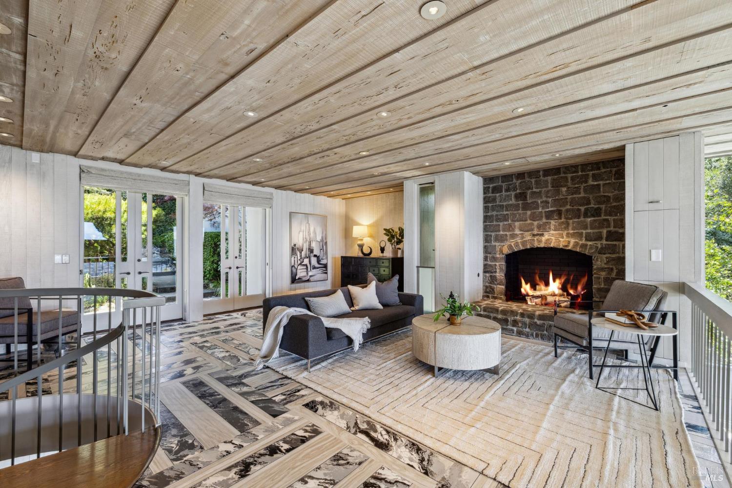 Detail Gallery Image 15 of 99 For 83 Mount Tiburon Rd, Tiburon,  CA 94920 - 6 Beds | 5/1 Baths