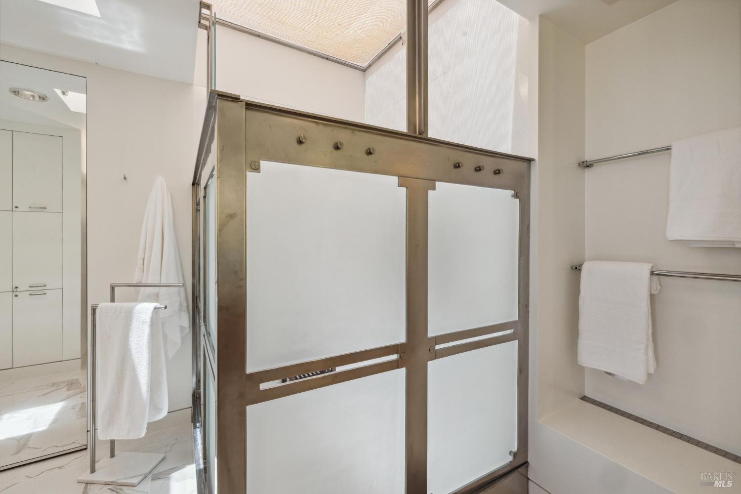 Detail Gallery Image 43 of 99 For 83 Mount Tiburon Rd, Tiburon,  CA 94920 - 6 Beds | 5/1 Baths