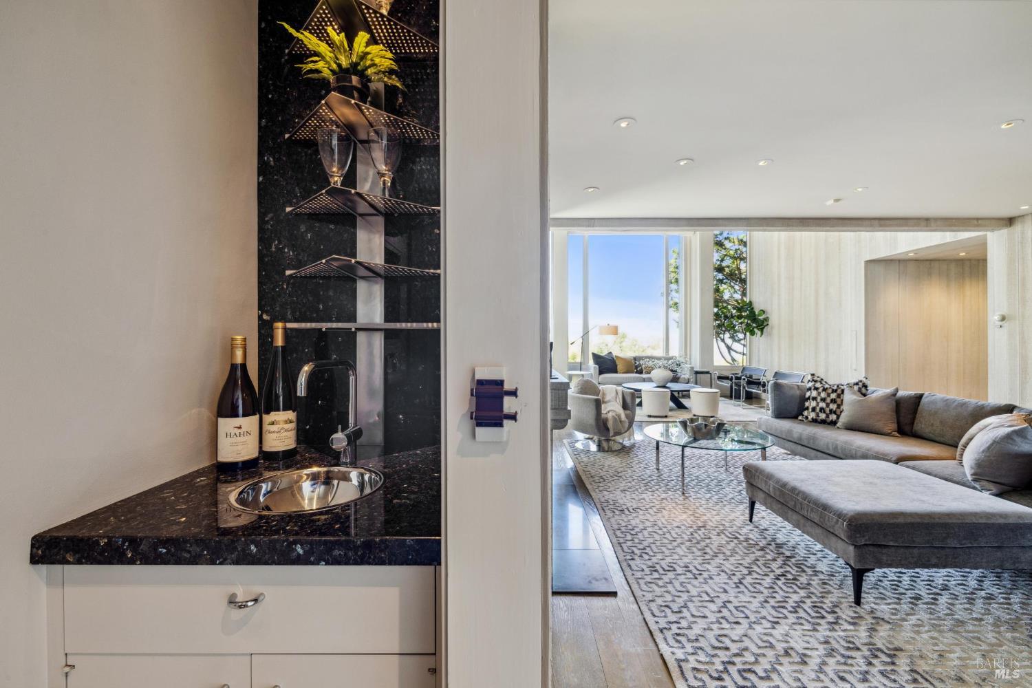 Detail Gallery Image 10 of 99 For 83 Mount Tiburon Rd, Tiburon,  CA 94920 - 6 Beds | 5/1 Baths