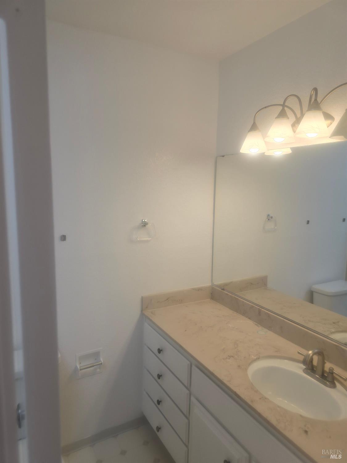 Detail Gallery Image 17 of 31 For 900 Bluejay Dr, Suisun City,  CA 94585 - 4 Beds | 2/1 Baths