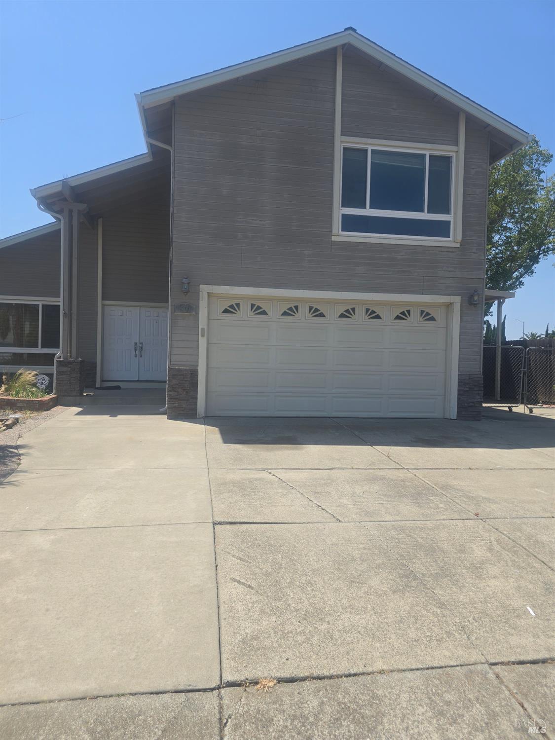 Detail Gallery Image 1 of 31 For 900 Bluejay Dr, Suisun City,  CA 94585 - 4 Beds | 2/1 Baths