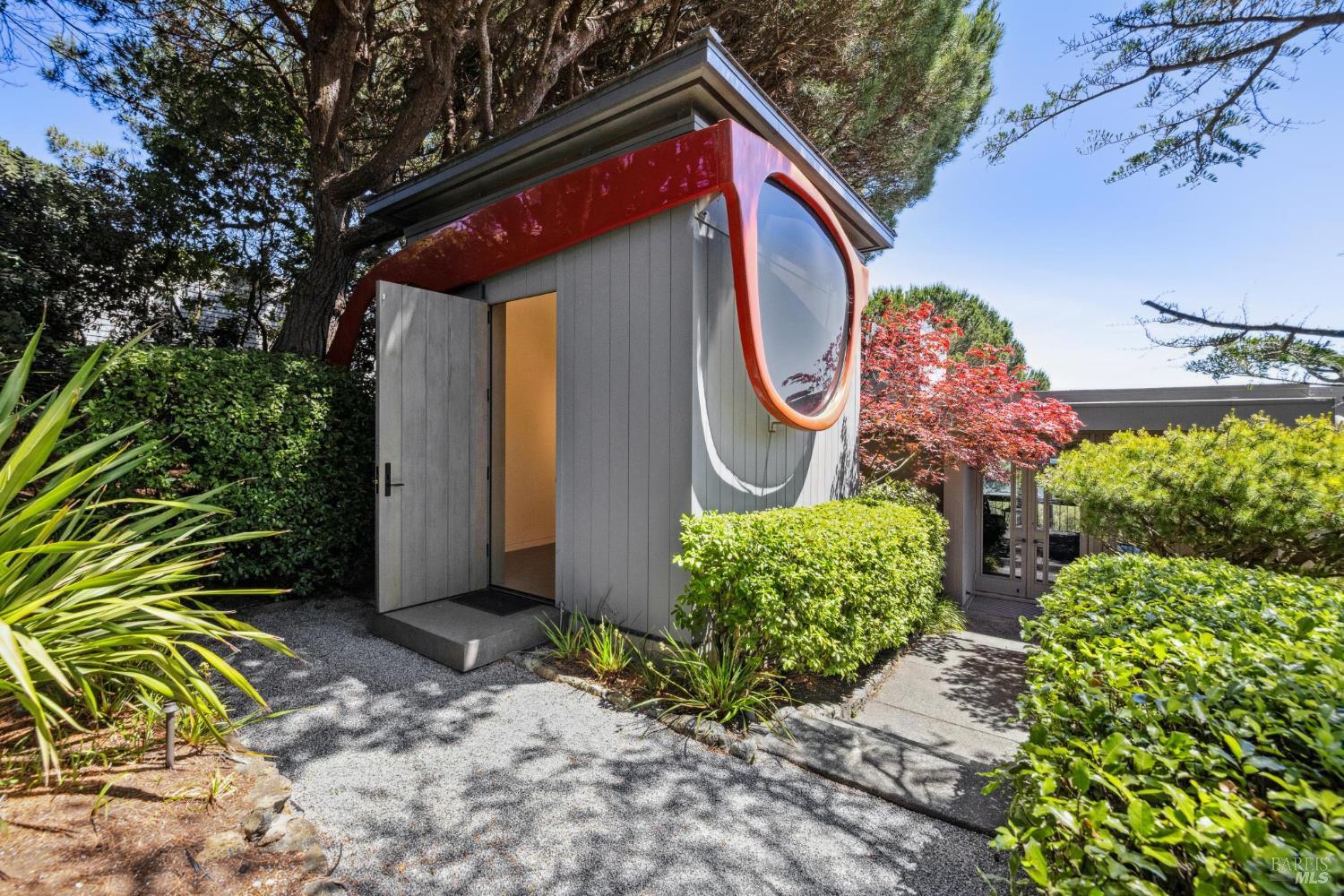 Detail Gallery Image 90 of 99 For 83 Mount Tiburon Rd, Tiburon,  CA 94920 - 6 Beds | 5/1 Baths