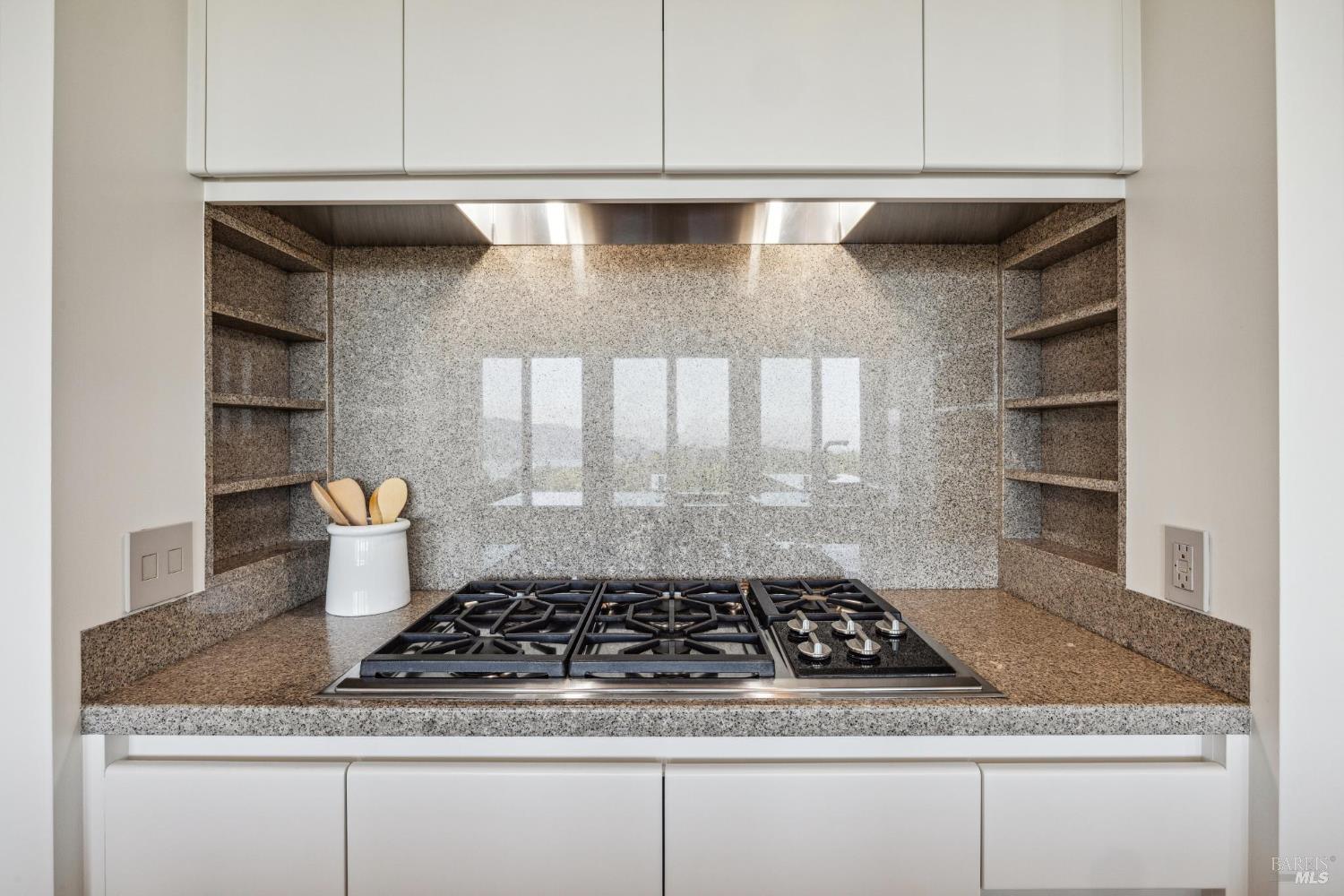 Detail Gallery Image 36 of 99 For 83 Mount Tiburon Rd, Tiburon,  CA 94920 - 6 Beds | 5/1 Baths