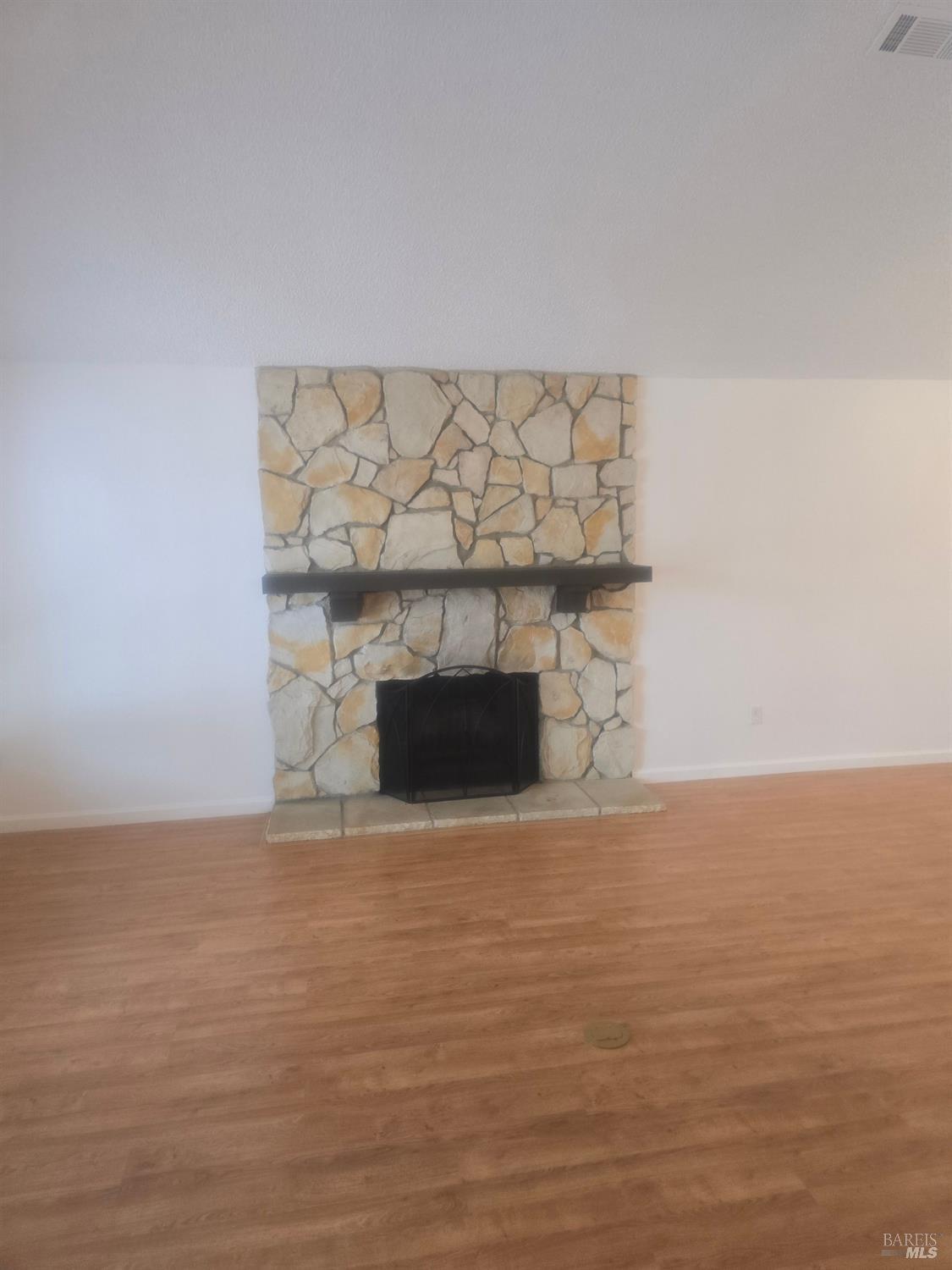Detail Gallery Image 30 of 31 For 900 Bluejay Dr, Suisun City,  CA 94585 - 4 Beds | 2/1 Baths