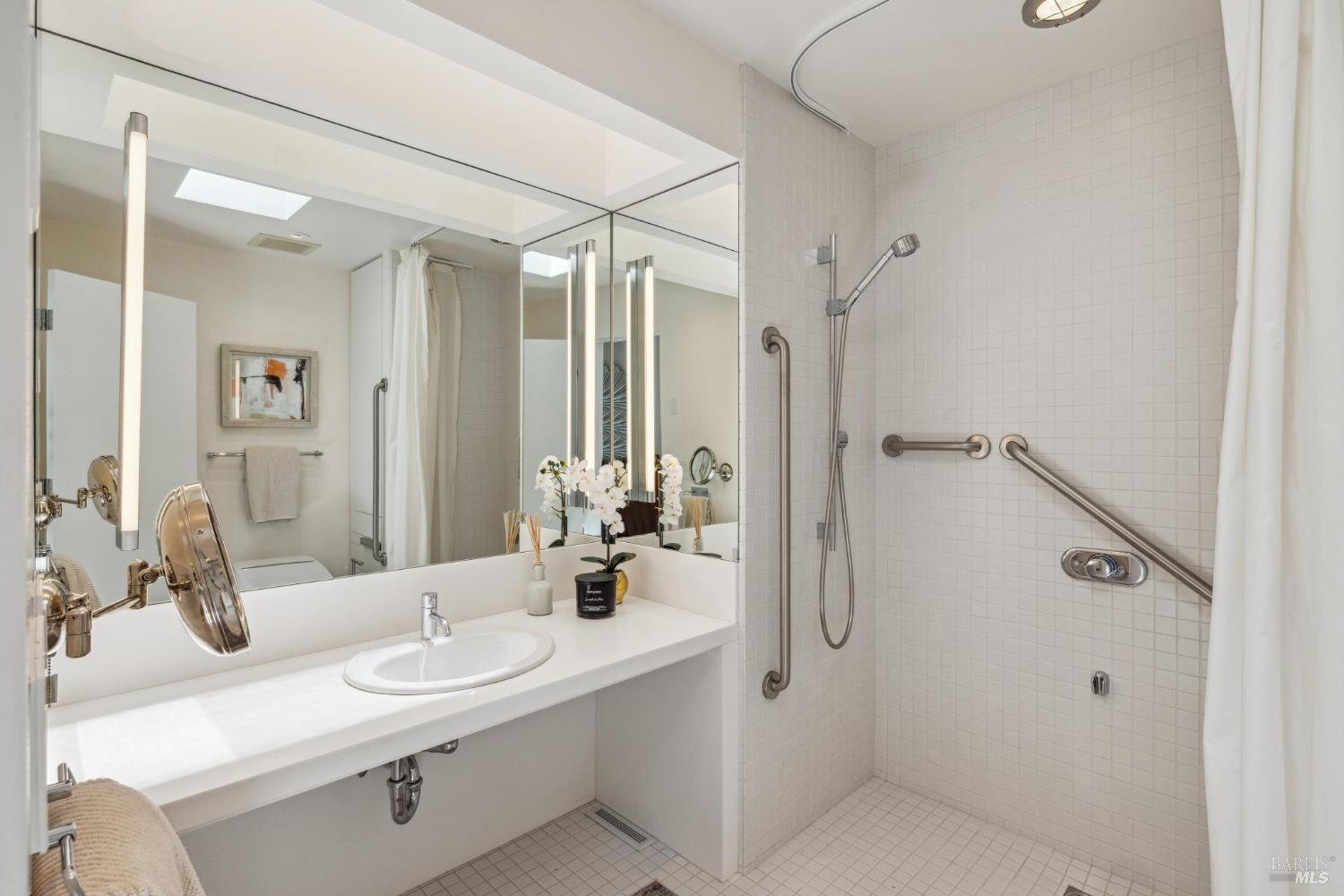 Detail Gallery Image 52 of 99 For 83 Mount Tiburon Rd, Tiburon,  CA 94920 - 6 Beds | 5/1 Baths