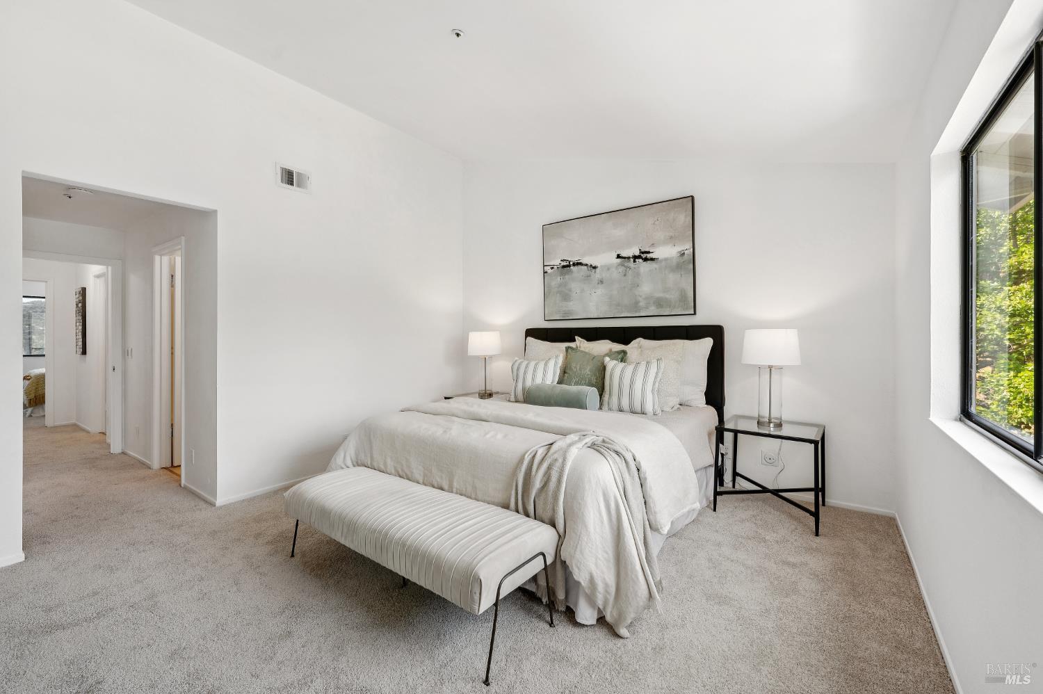 Detail Gallery Image 10 of 17 For 5 Briarwood Ct, Novato,  CA 94947 - 3 Beds | 2/1 Baths