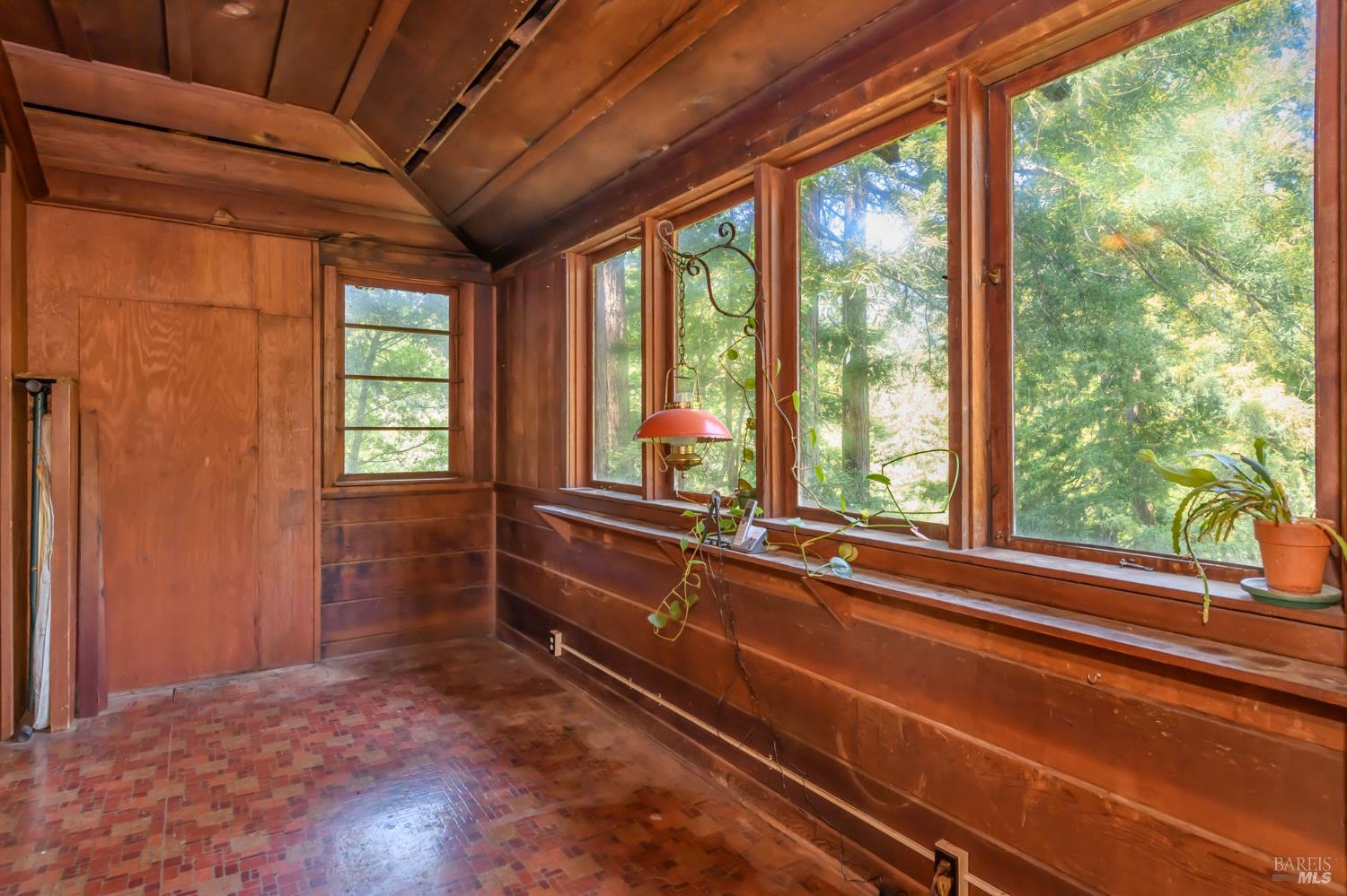 Detail Gallery Image 14 of 33 For 312 Shady Ln, Mill Valley,  CA 94941 - 5 Beds | 2 Baths