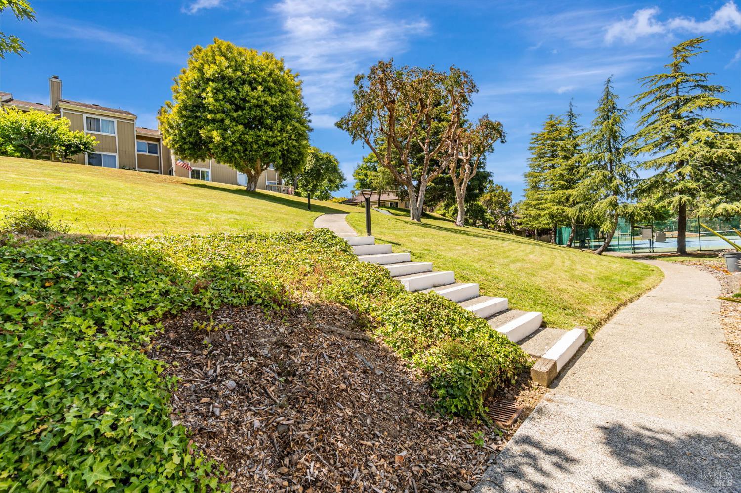 Detail Gallery Image 25 of 28 For 7 Byron Cir, Mill Valley,  CA 94941 - 3 Beds | 2/1 Baths