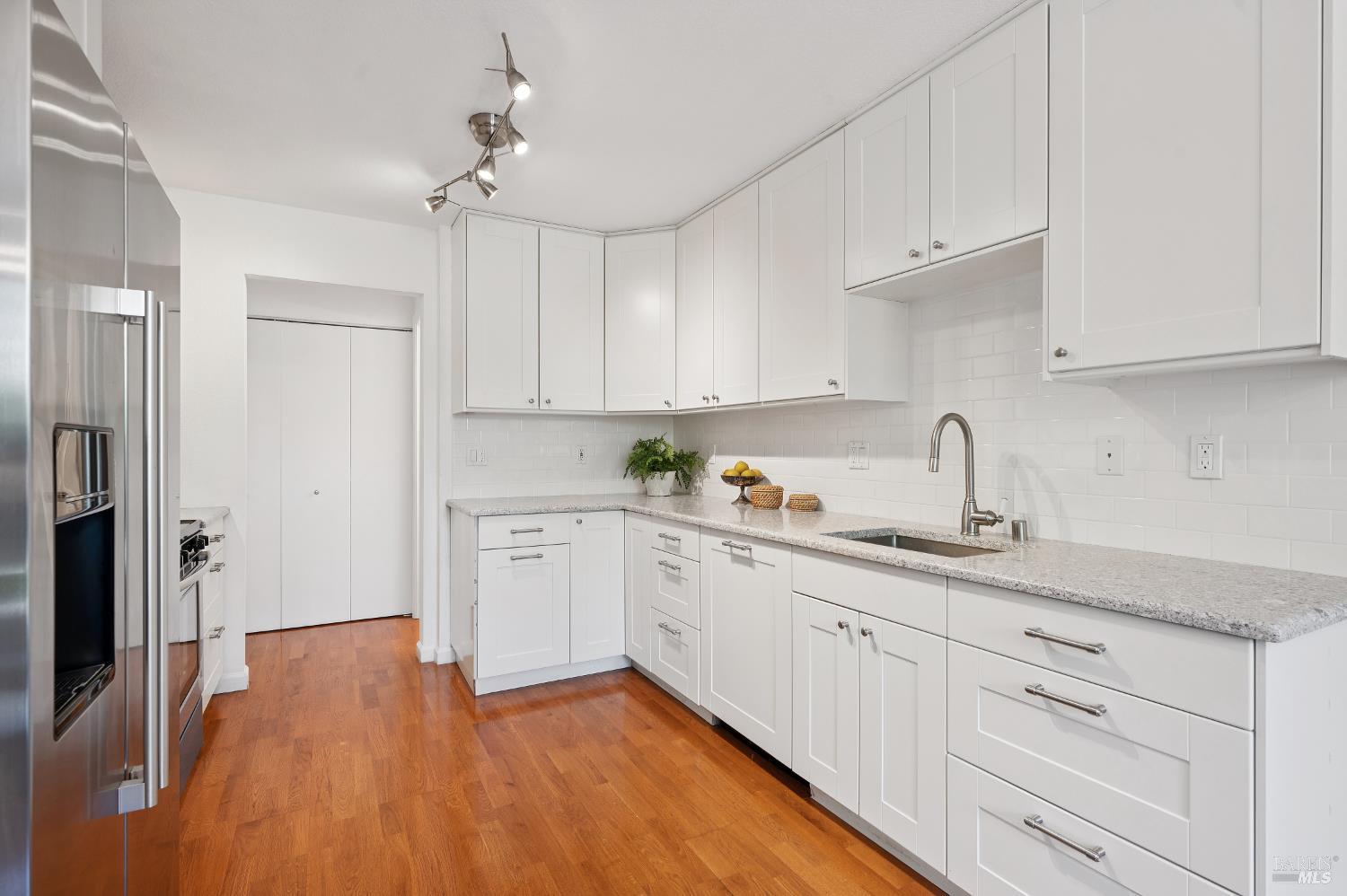 Detail Gallery Image 8 of 17 For 5 Briarwood Ct, Novato,  CA 94947 - 3 Beds | 2/1 Baths