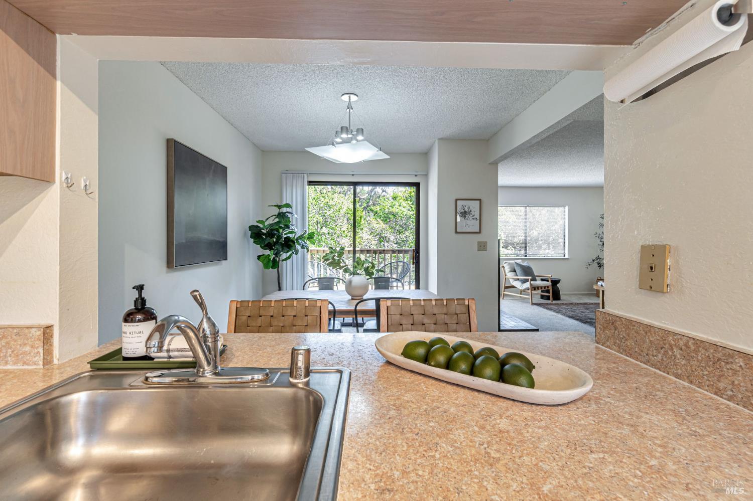 Detail Gallery Image 11 of 28 For 7 Byron Cir, Mill Valley,  CA 94941 - 3 Beds | 2/1 Baths